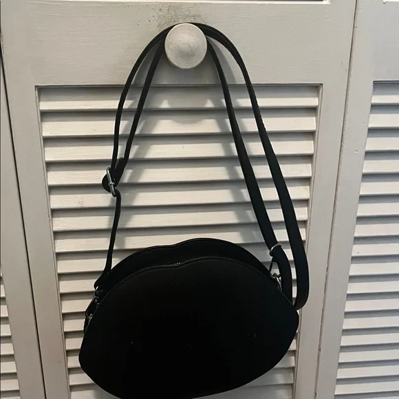 # 0845+ Women’s Vampire Lips Red and Black Shoulder Bag - Picture 4 of 15